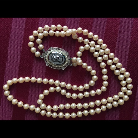 🎉HP🎉Vintage Menorca Pearl Necklace, Cameo Brooch - Picture 3 of 8